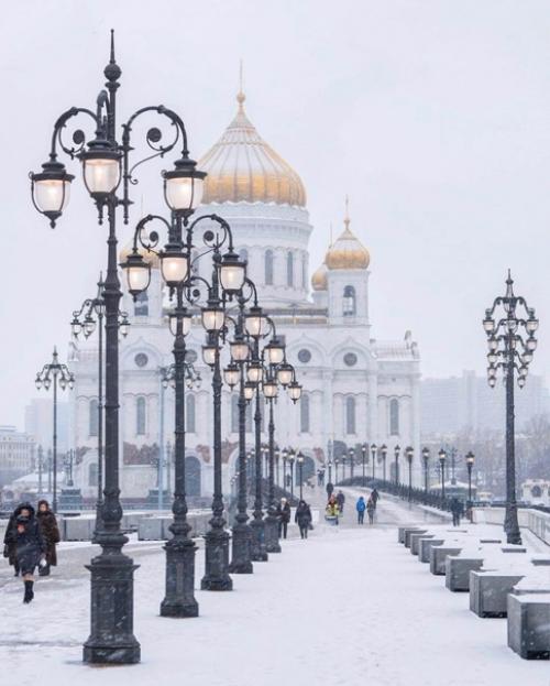 На фото храм Христа спасителя или храм рождества христова в Москве. 04