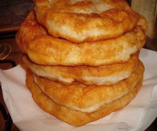 Лепешки на кефире с начинкой.

