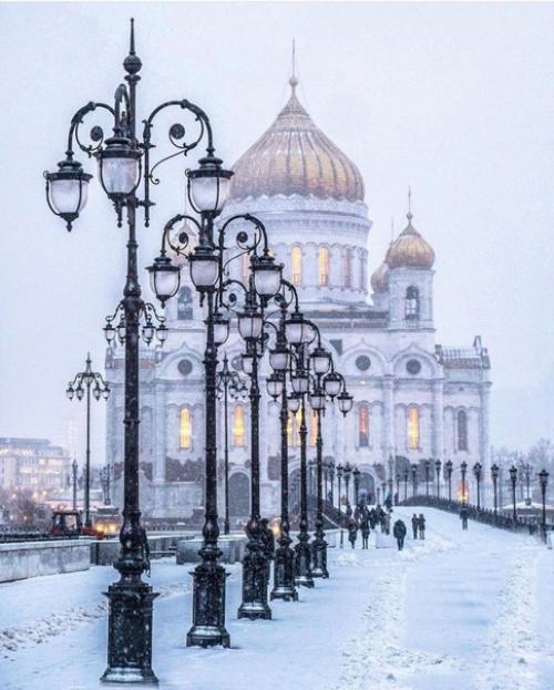 На фото храм Христа спасителя или храм рождества христова в Москве. 05