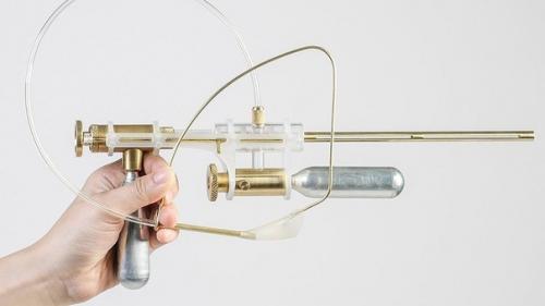 Пистoлет, превращающий слезы в пули. 01