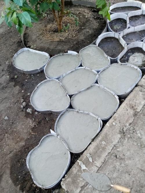 Из летнего архива: жена просила, чтобы я замостил палисадник против бурьяна. 04