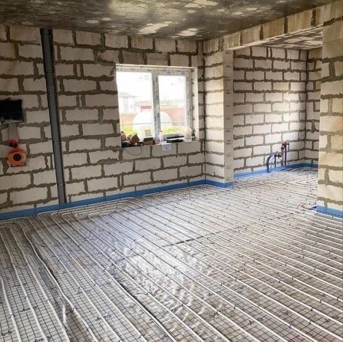 Недавно закончили монтажные работы инженерных систем в доме. 05