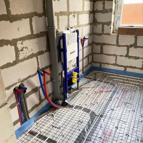 Недавно закончили монтажные работы инженерных систем в доме. 04