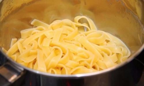 Тальятелле с ветчиной и сливочным соусом. 04