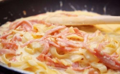 Тальятелле с ветчиной и сливочным соусом. 05