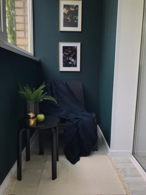 Интерьер кухни и балкона в спокойных синих тонах. 06