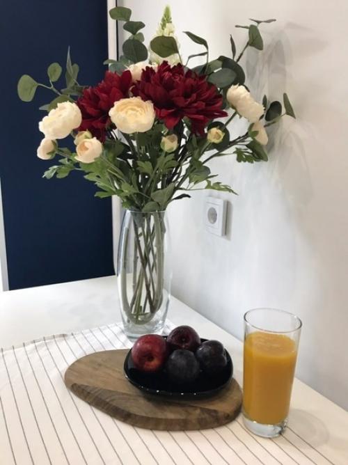 Интерьер кухни и балкона в спокойных синих тонах. 02