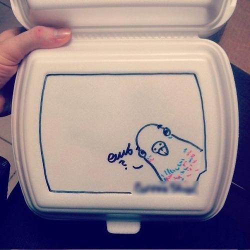 Работаю в кофейне.  Попросили написать Приятного Аппетита или приходите к нам ещё на ланчбоксах. 06