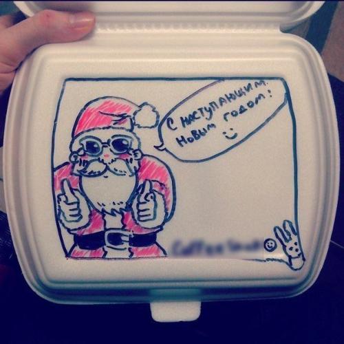 Работаю в кофейне.  Попросили написать Приятного Аппетита или приходите к нам ещё на ланчбоксах. 02