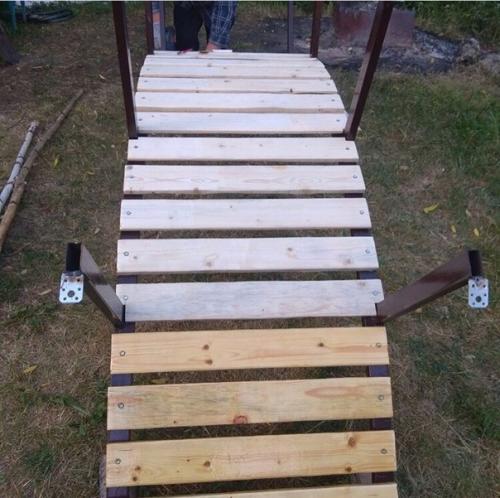 дневной макияж 800 р, вечерний 1000 р. локоны 600-800 р ( + 200 р если волосы густые) прическа 1500-1800 р. 02