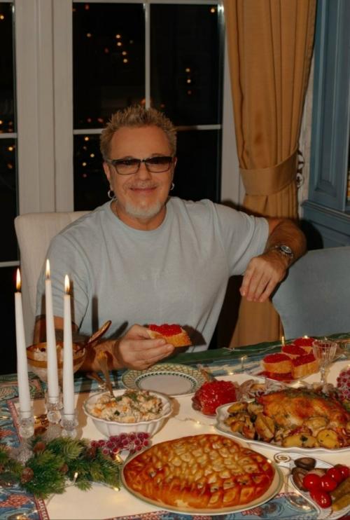 Предновогодним настроением с подписчиками поделился Владимир Пресняков.

