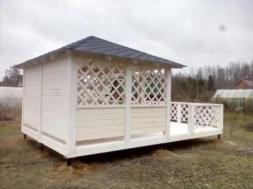 Построил беседку с террасой. 04