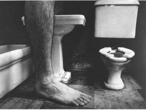 Things are Queer - жутковатая серия цикличных фото пронизывающая до мурашек. 01