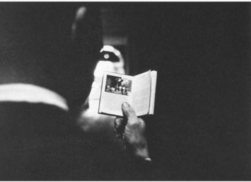 Things are Queer - жутковатая серия цикличных фото пронизывающая до мурашек. 04