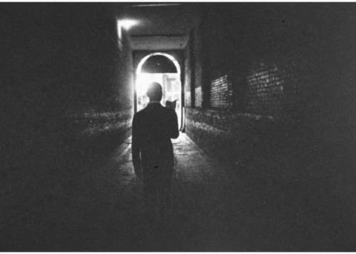 Things are Queer - жутковатая серия цикличных фото пронизывающая до мурашек. 05