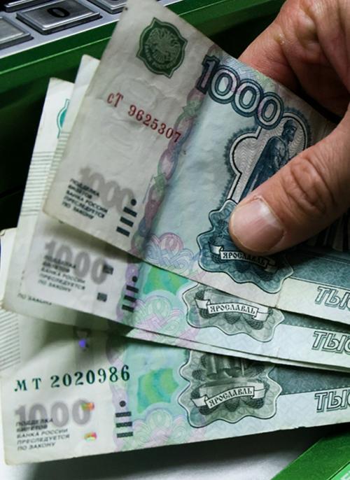 Москвич почти год добивался расположения девушки: отправлял ей роскошные букеты и регулярно писал ей. 02