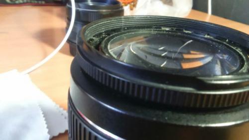 Привет!  Думаю многие тут столкнулись с такой проблемой, как пыль внутри объектива, а вернее за передней линзой. 02