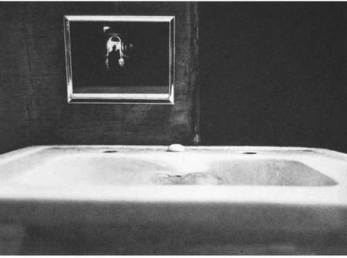 Things are Queer - жутковатая серия цикличных фото пронизывающая до мурашек. 07