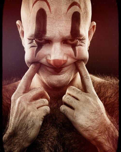 Клоунвилль/Clownville. Пугающий фотопроект французского фотографа Eolo Perfido. 01