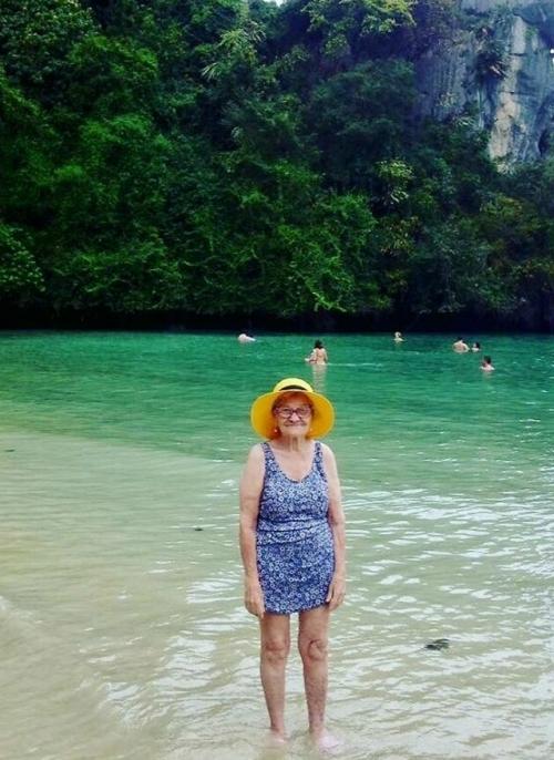 Баба лена отправилась в путешествие по миру в возрасте восьмидесяти трёх лет. 06