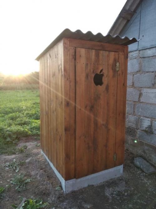 Вот такой дачный туалет у меня летом получился, делал впервые. 03