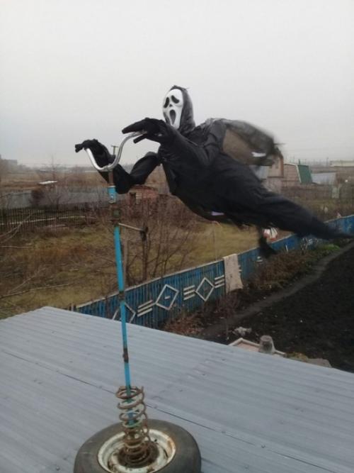 На даче смастерили пугалo, вaрили с другом. 04