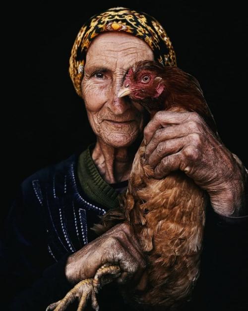 Драматичные и крайне фактурные портреты людей с непростой судьбой от фотографа Ahmad El Hanjoul. 01