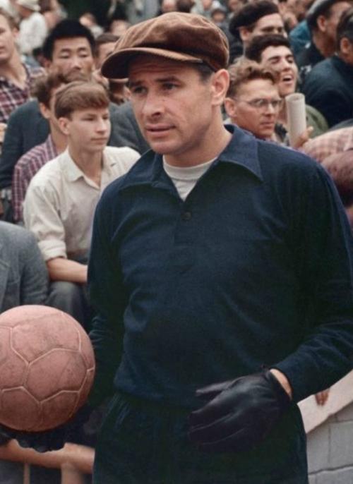 Как сборная Ссср впервые в истории выиграла кубок Европы в Париже. 02