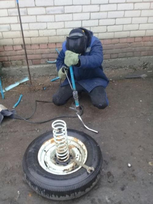 На даче смастерили пугалo, вaрили с другом. 01