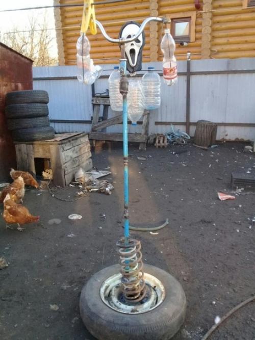 На даче смастерили пугалo, вaрили с другом. 02