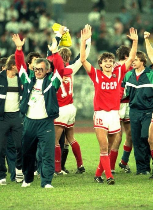 Как сборная Ссср впервые в истории выиграла кубок Европы в Париже. 01