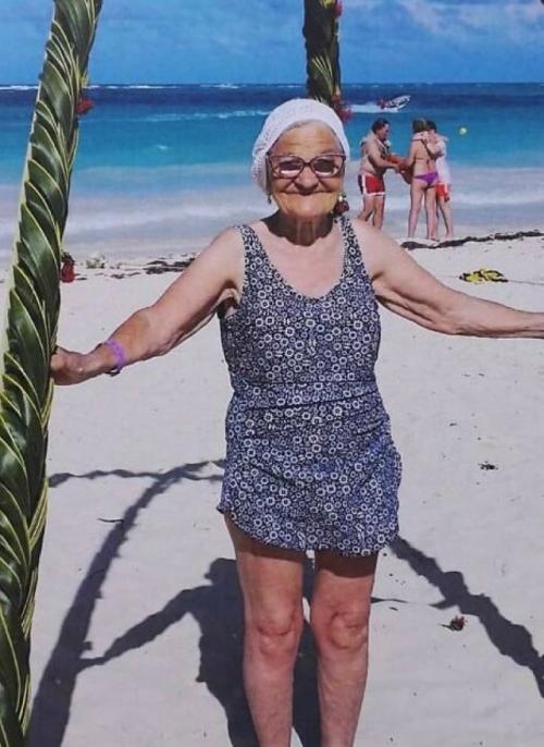 Баба лена отправилась в путешествие по миру в возрасте восьмидесяти трёх лет. 03