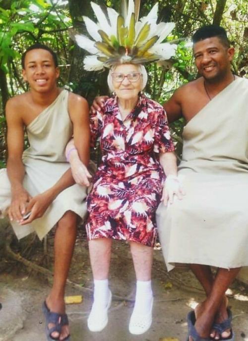 Баба лена отправилась в путешествие по миру в возрасте восьмидесяти трёх лет. 05