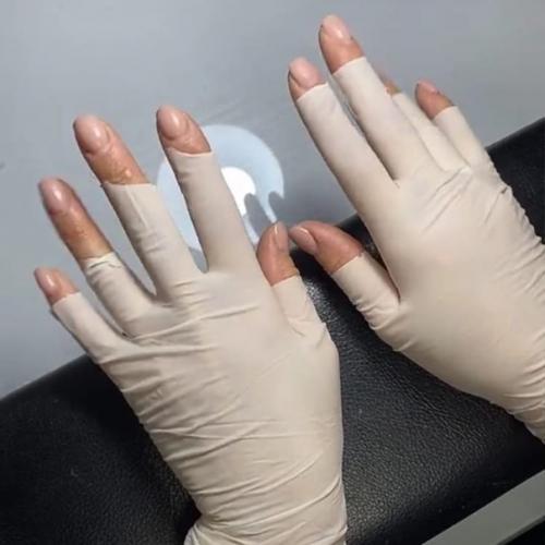 А можно просто руки обработать антисептиком и не сидеть потеть в перчатках. 02