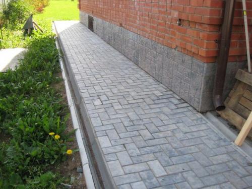 Мы изготавливаем отмостку вокруг дома своими руками. 03