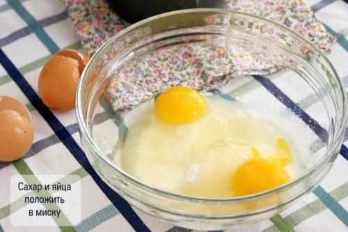 Кекс на сметане.  У меня оставался натуральный йогурт и я подумала, что можно его добавить в тесто вместо сметаны и испечь кекс. 02