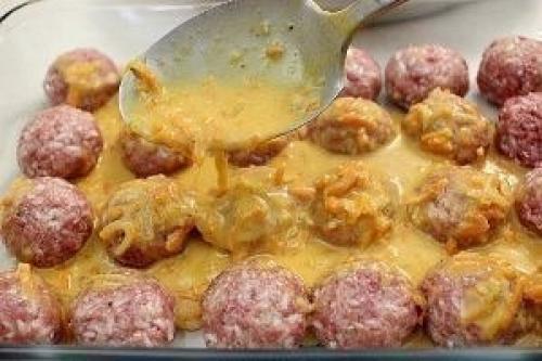 Тефтели с рисом и сливочной подливкой в духовке. 01