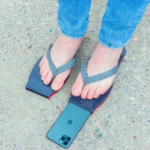 Раньше были селфи - палки, а теперь селфи - ушлёпки! 01