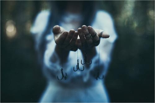 Руки.  Очень атмосферный фотопроект от Ильи кисарадова. 03