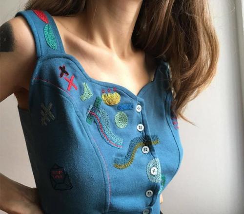 А вам нравятся вышитые элементы на одежде? 04