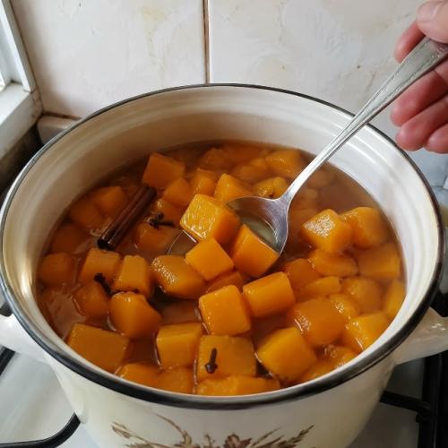 Открыла вчера тыкву, а она оказалась огромной. 01
