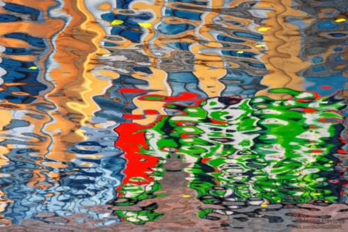 Призрачный мир осеннего акварельного Петербурга отраженного в воде. 01