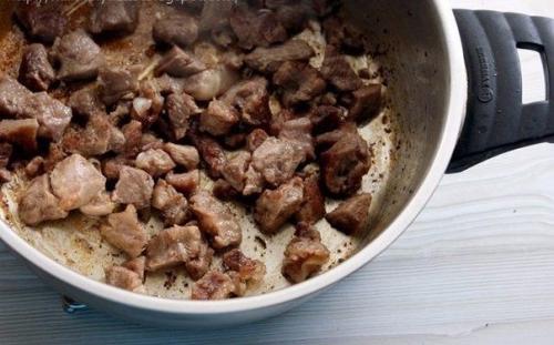 Гуляш с подливкой и картофельным пюре как в садике. 01 Гуляш с подливкой и картофельным пюре как в садике. 01