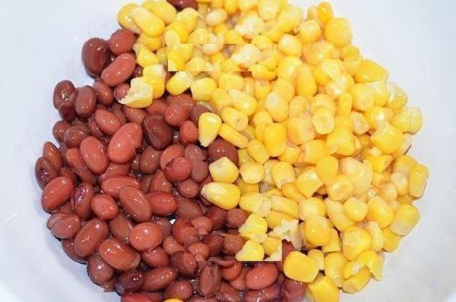 Салат с фасолью, сыром и сухариками. 01 Салат с фасолью, сыром и сухариками. 01