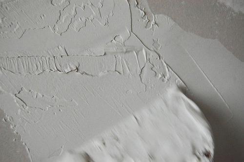 Текстура на стенах при помощи шпатлевки. 08