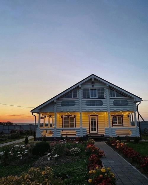 В таком домике можно с большим удовольствием жить всей семьей. 09