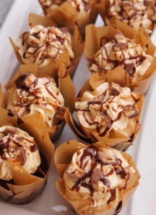 Капкейки Сникерс.  Ингредиенты для 16 штук: 03