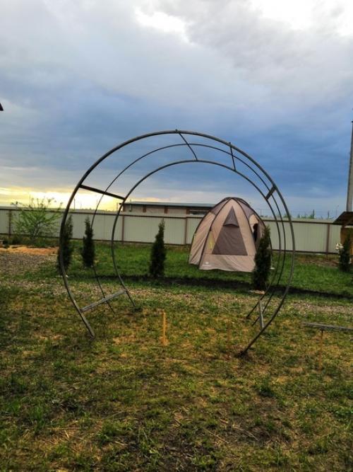 Дачный лайфхак. Муж купил трубогиб и сделал арку для винограда. 02