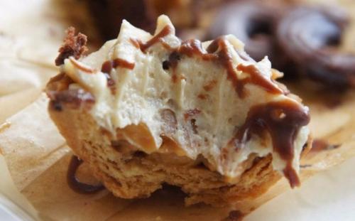 Капкейки Сникерс.  Ингредиенты для 16 штук: 04