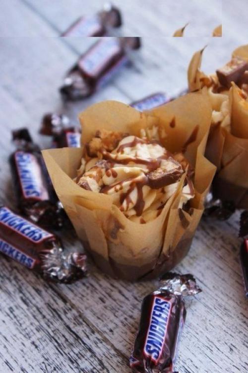 Капкейки Сникерс.  Ингредиенты для 16 штук: 01